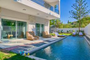 Luxury Villa with Pool, BBQ & Garden in Vouliagmeni